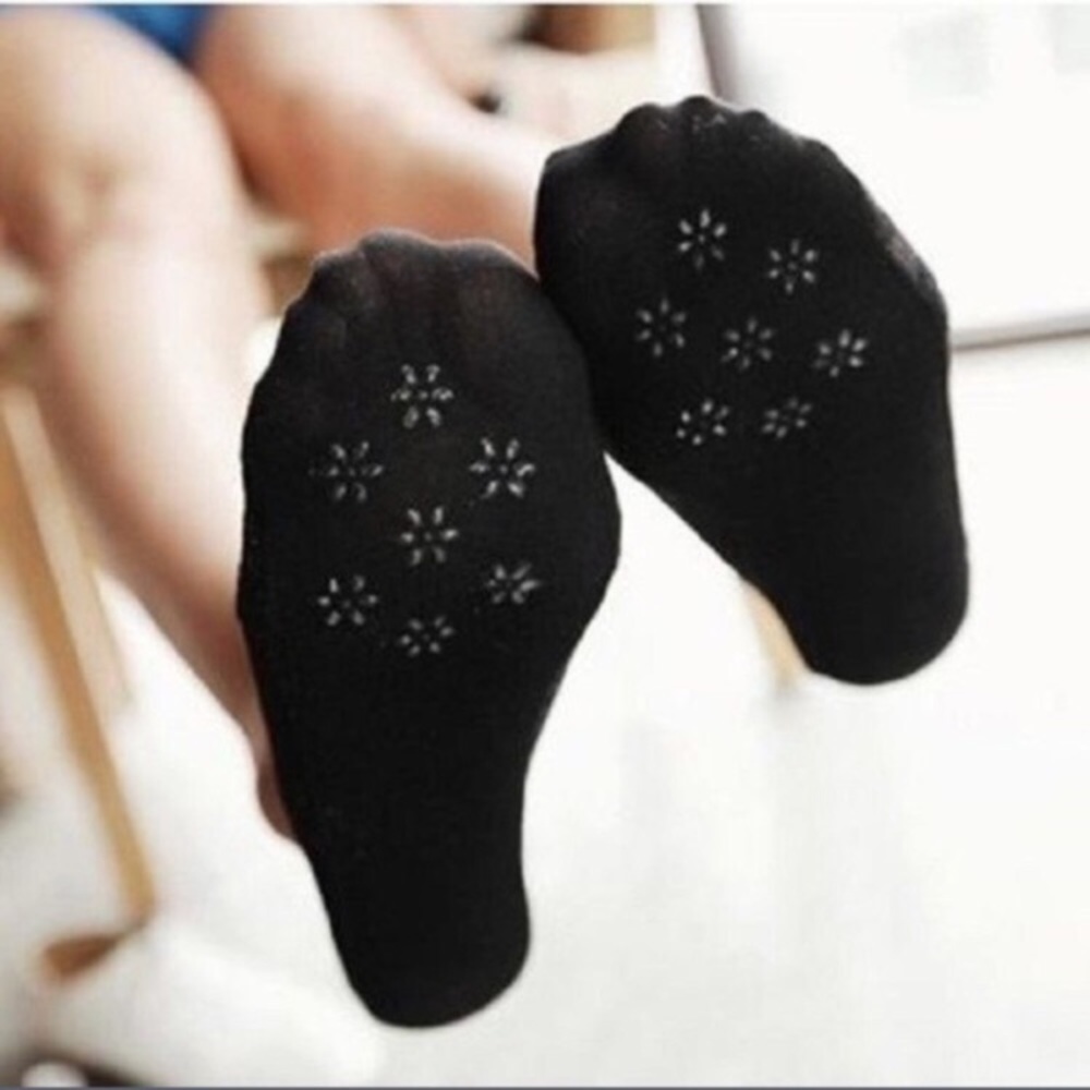 ๐ Pair of Lovely classy no see lace footie no slip socks in black or white ๐ - Picture 3 of 8